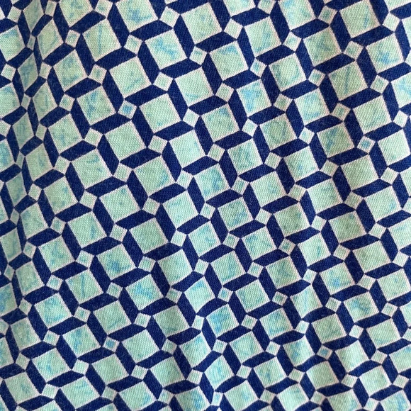 Liz Claiborne Women’s Petite Large Geometric Pattern Short Sleeve Blouse - Picture 9 of 9